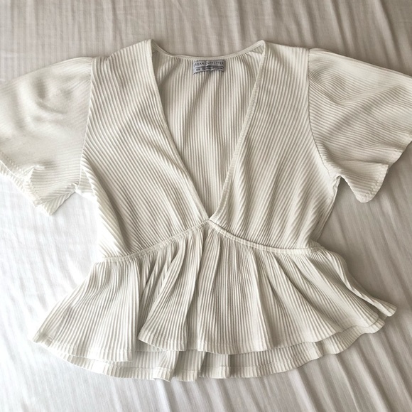 Cropped V-necked Blouse in White🕊✨ - Picture 1 of 11